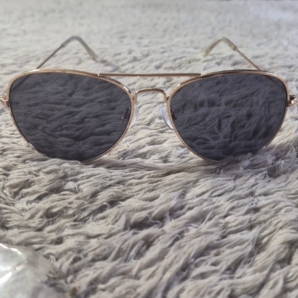 Steve Madden Aviator Sunglasses‎ Gold Tone Metal Frame Dark Lens Unisex Shades